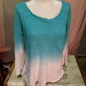 Ladies size large top however fits like med zonha